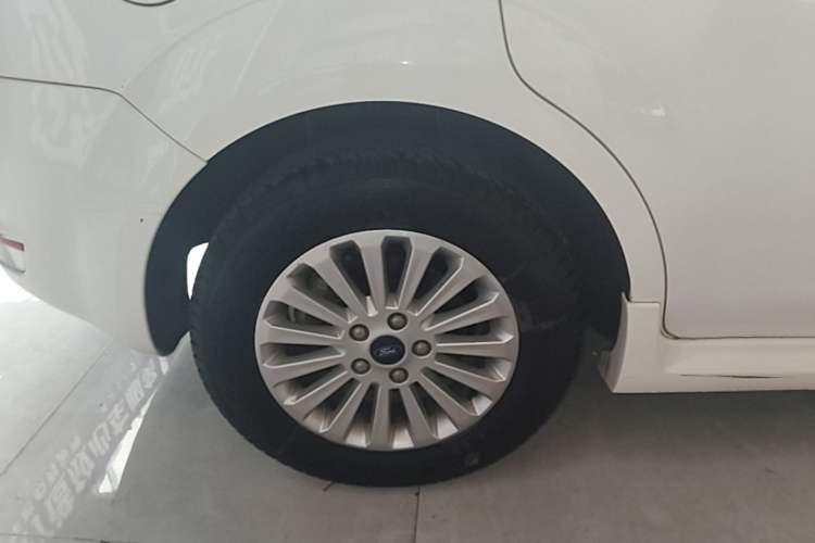Used Ford Focus 2013 Hatchback Classic 1.8L Automatic Fashion Edition Right Rear Wheel Hub
