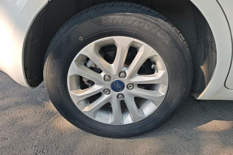 Used Ford Focus 2013 Hatchback Classic 1.8L Manual Base Model Right Rear Wheel Hub