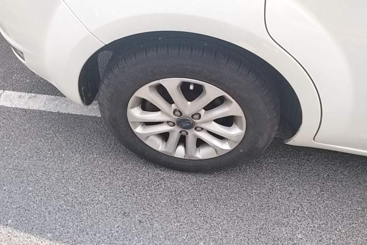 Used Ford Focus 2013 Hatchback Classic 1.8L Manual Base Model Right Rear Wheel Hub