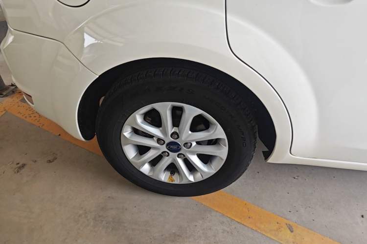 Used Ford Focus 2013 Hatchback Classic 1.8L Manual Base Model Right Rear Wheel Hub