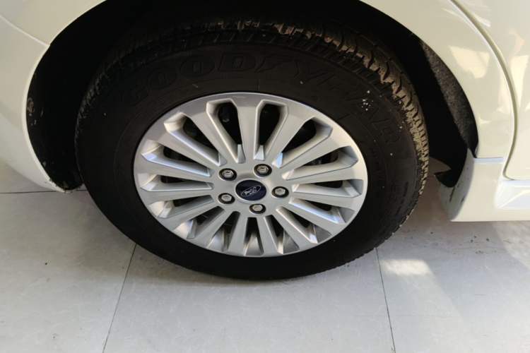Used Ford Focus 2013 Hatchback Classic 1.8L Automatic Fashion Edition Right Rear Wheel Hub