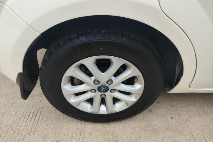 Used Ford Focus 2013 Hatchback Classic 1.8L Automatic Base Model Right Rear Wheel Hub