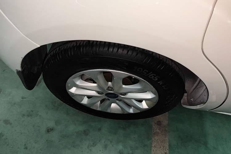 Used Ford Focus 2013 Hatchback Classic 1.8L Automatic Base Model Right Rear Wheel Hub