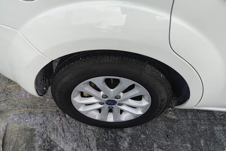 Used Ford Focus 2013 Hatchback Classic 1.8L Automatic Base Model Right Rear Wheel Hub