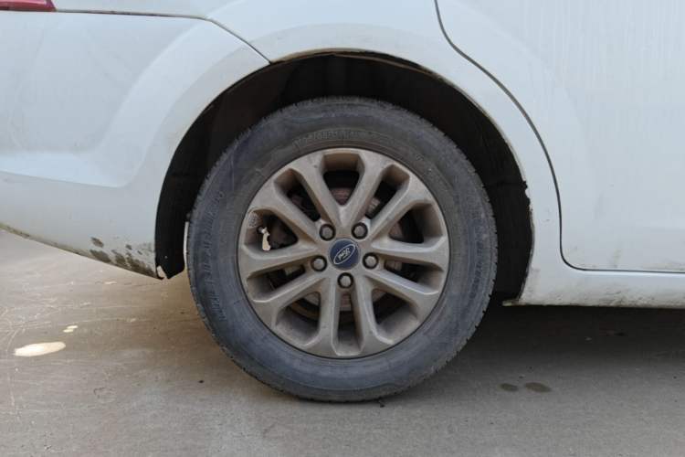 Used Ford Focus 2013 Sedan Classic 1.8L Automatic Base Model Right Rear Wheel Hub