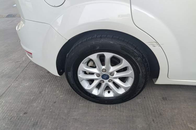 Used Ford Focus 2013 Hatchback Classic 1.8L Automatic Base Model Right Rear Wheel Hub