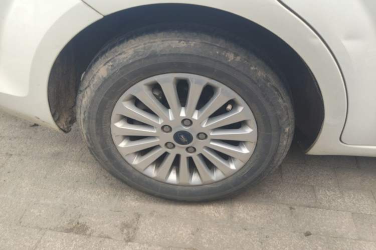Used Ford Focus 2013 Sedan Classic 1.8L Automatic Fashion Edition Right Rear Wheel Hub