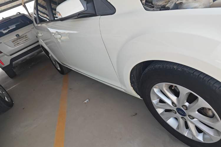 Used Ford Focus 2013 Hatchback Classic 1.8L Manual Base Model Right Side Sill