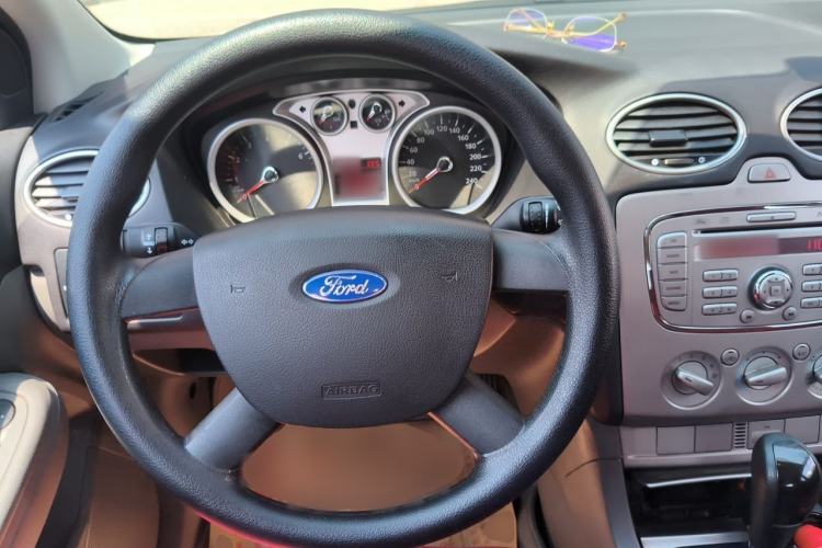 Used Ford Focus 2013 Hatchback Classic 1.8L Automatic Base Model Steering Wheel
