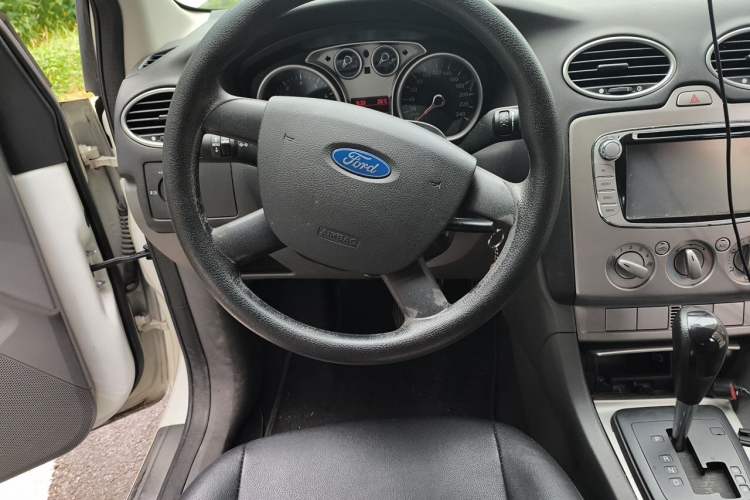 Used Ford Focus 2013 Hatchback Classic 1.8L Automatic Base Model Steering Wheel
