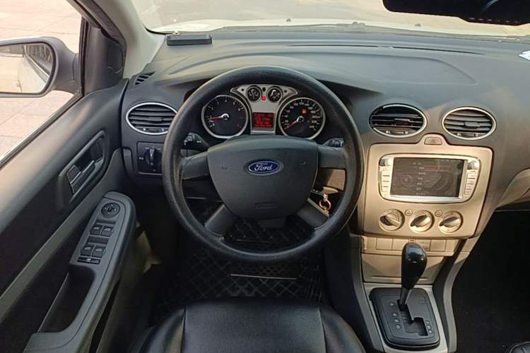Used Ford Focus 2013 Hatchback Classic 1.8L Automatic Base Model Steering Wheel