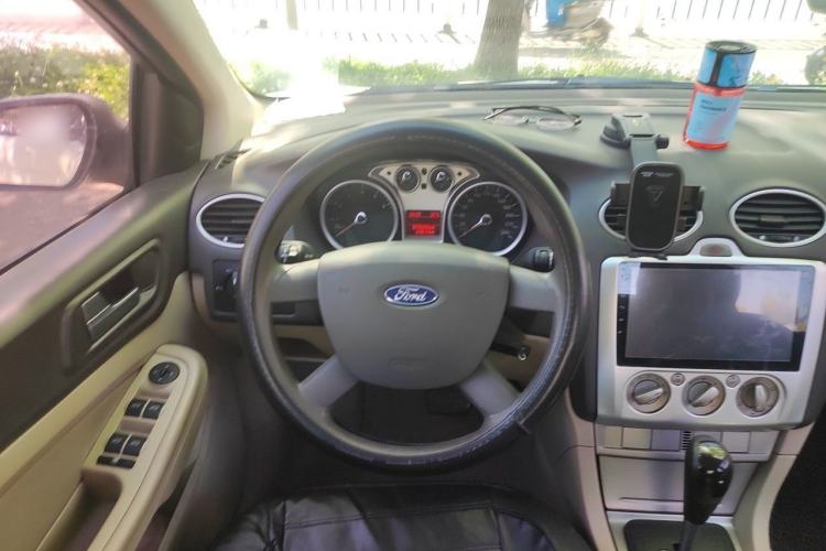 Used Ford Focus 2013 Sedan Classic 1.8L Automatic Base Model Steering Wheel
