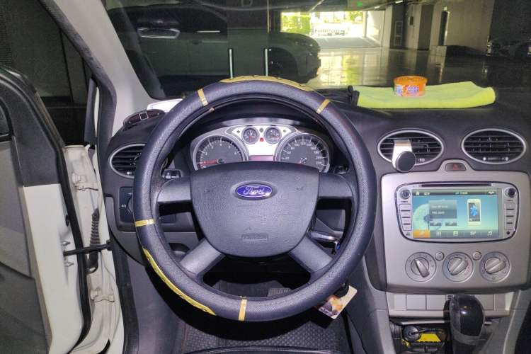 Used Ford Focus 2013 Hatchback Classic 1.8L Automatic Base Model Steering Wheel