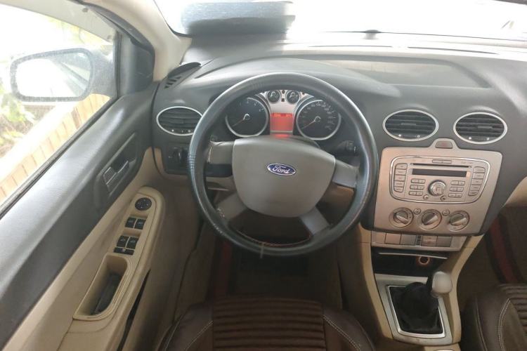 Used Ford Focus 2013 Sedan Classic 1.8L Manual Base Model Steering Wheel