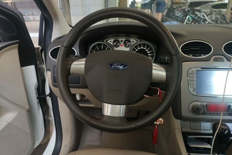 Used Ford Focus 2013 Sedan Classic 1.8L Automatic Fashion Edition Steering Wheel