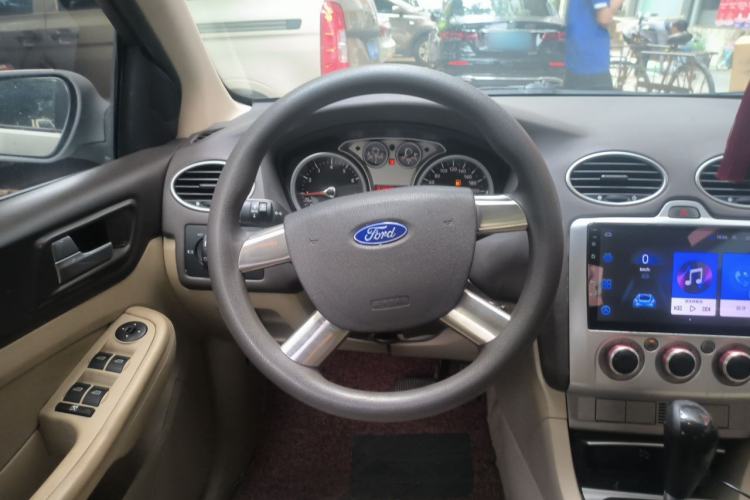 Used Ford Focus 2013 Sedan Classic 1.8L Automatic Base Model Steering Wheel