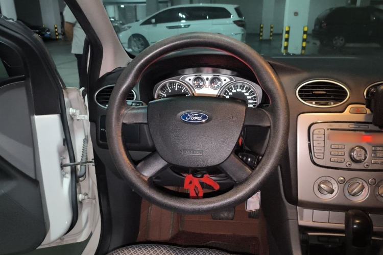Used Ford Focus 2013 Hatchback Classic 1.8L Automatic Base Model Steering Wheel