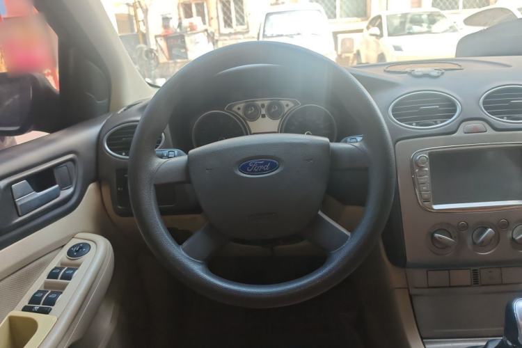 Used Ford Focus 2013 Sedan Classic 1.8L Manual Base Model Steering Wheel