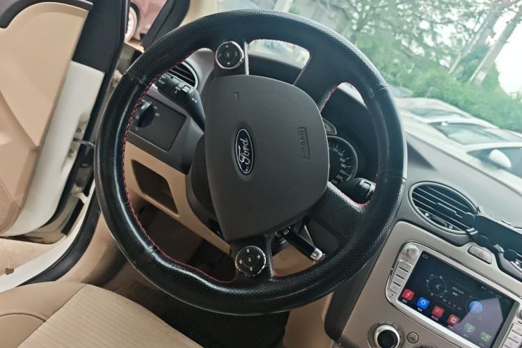 Used Ford Focus 2013 Sedan Classic 1.8L Manual Base Model Steering Wheel