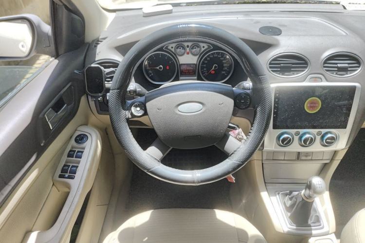 Used Ford Focus 2013 Sedan Classic 1.8L Manual Base Model Steering Wheel