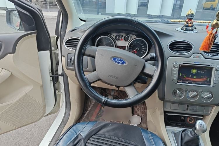 Used Ford Focus 2013 Sedan Classic 1.8L Manual Base Model Steering Wheel