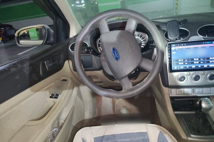 Used Ford Focus 2013 Sedan Classic 1.8L Manual Base Model Steering Wheel