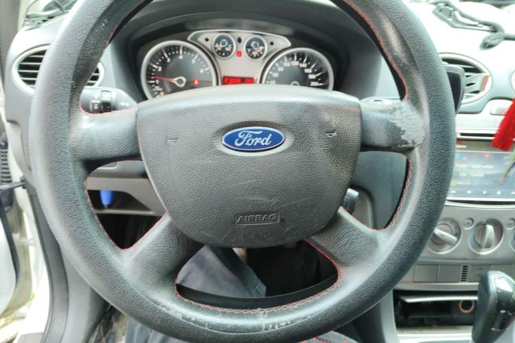 Used Ford Focus 2013 Hatchback Classic 1.8L Automatic Base Model Steering Wheel