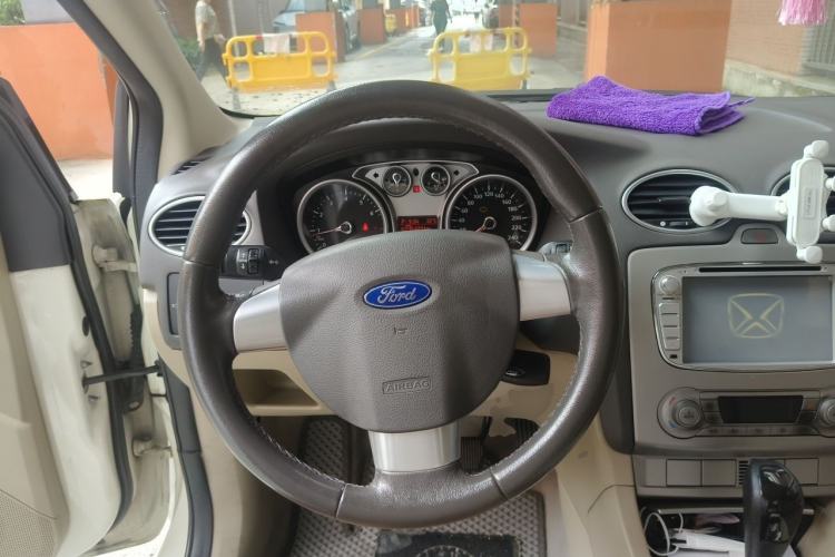 Used Ford Focus 2013 Sedan Classic 1.8L Automatic Fashion Edition Steering Wheel