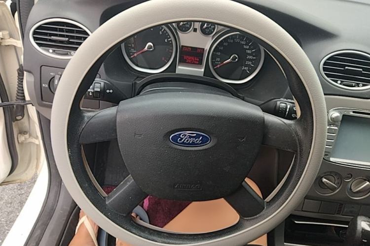 Used Ford Focus 2013 Hatchback Classic 1.8L Automatic Base Model Steering Wheel