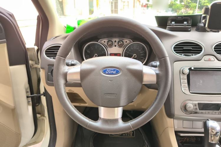 Used Ford Focus 2013 Sedan Classic 1.8L Automatic Fashion Edition Steering Wheel
