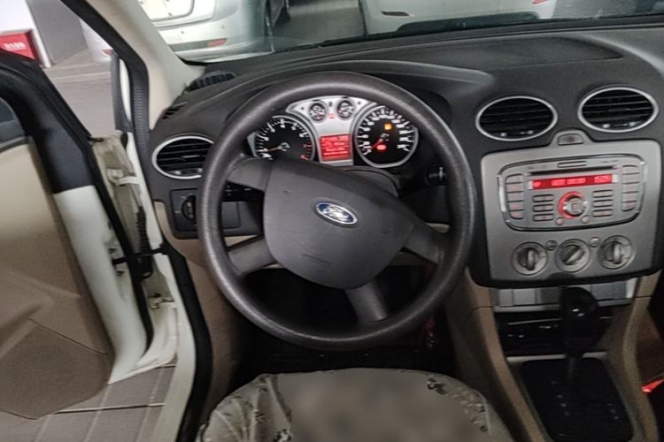Used Ford Focus 2013 Sedan Classic 1.8L Automatic Base Model Steering Wheel