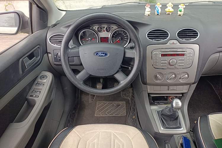 Used Ford Focus 2013 Hatchback Classic 1.8L Manual Base Model Steering Wheel