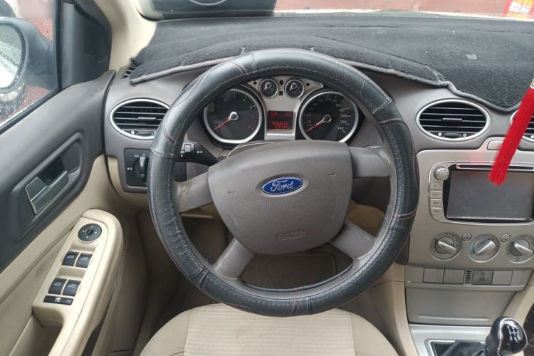 Used Ford Focus 2013 Sedan Classic 1.8L Manual Base Model Steering Wheel