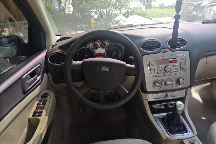 Used Ford Focus 2013 Sedan Classic 1.8L Manual Base Model Steering Wheel