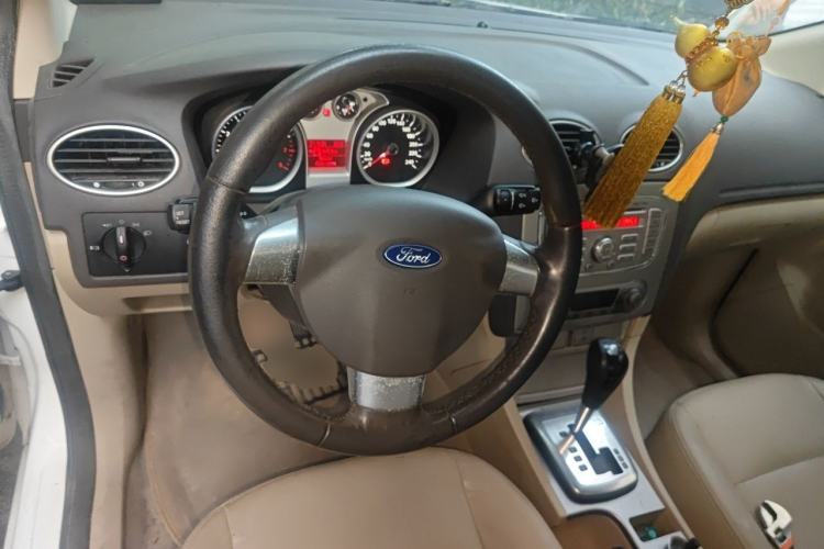 Used Ford Focus 2013 Sedan Classic 1.8L Automatic Fashion Edition Steering Wheel
