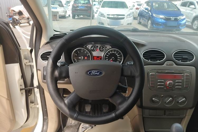 Used Ford Focus 2013 Sedan Classic 1.8L Manual Base Model Steering Wheel