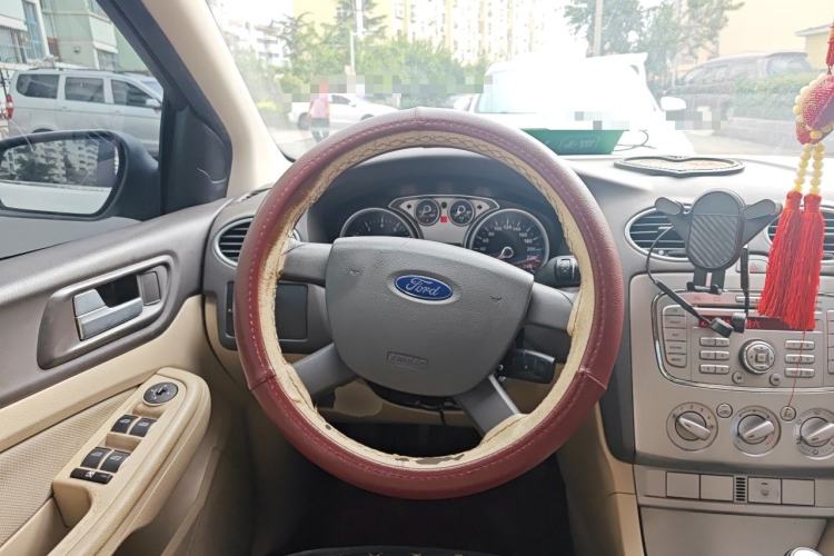 Used Ford Focus 2013 Sedan Classic 1.8L Manual Base Model Steering Wheel