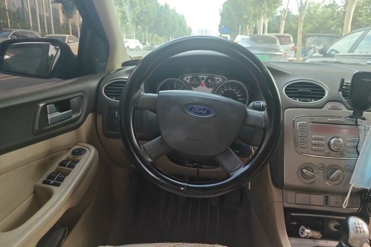 Used Ford Focus 2013 Sedan Classic 1.8L Manual Base Model Steering Wheel