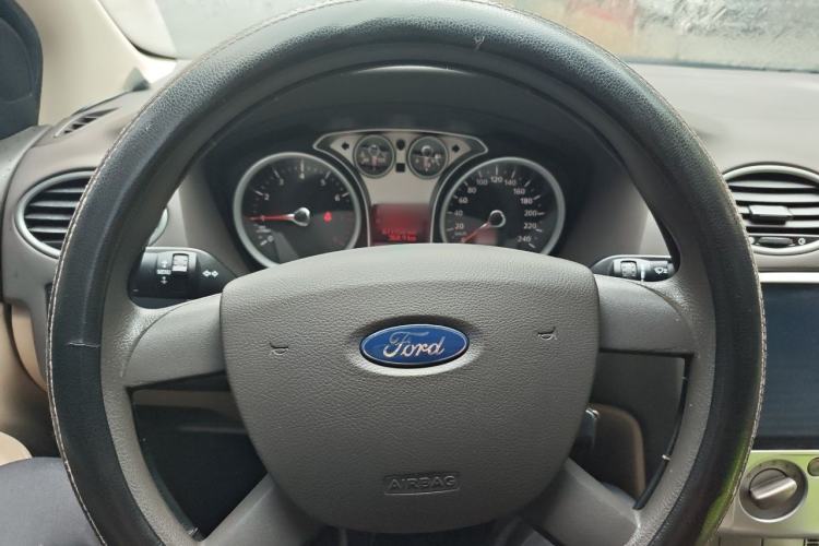 Used Ford Focus 2013 Sedan Classic 1.8L Automatic Base Model Steering Wheel