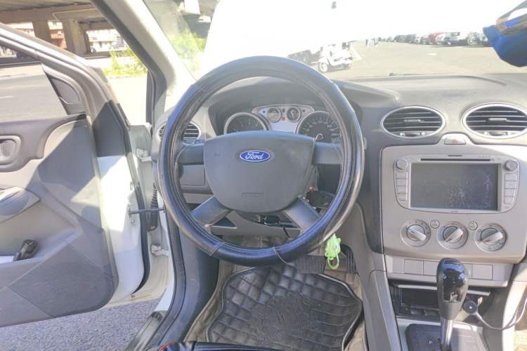Used Ford Focus 2013 Hatchback Classic 1.8L Automatic Millionth Anniversary Edition Steering Wheel