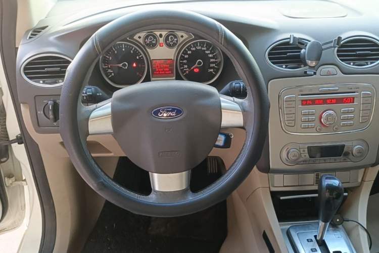 Used Ford Focus 2013 Hatchback Classic 1.8L Automatic Fashion Edition Steering Wheel