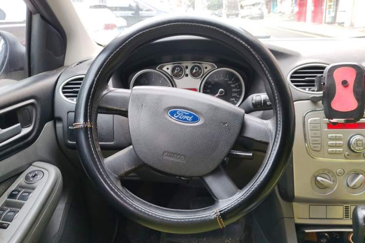Used Ford Focus 2013 Hatchback Classic 1.8L Automatic Base Model Steering Wheel