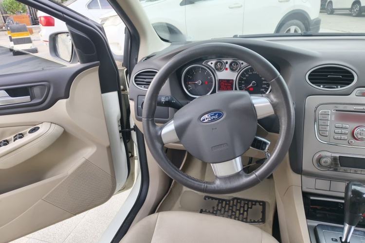 Used Ford Focus 2013 Sedan Classic 1.8L Automatic Fashion Edition Steering Wheel