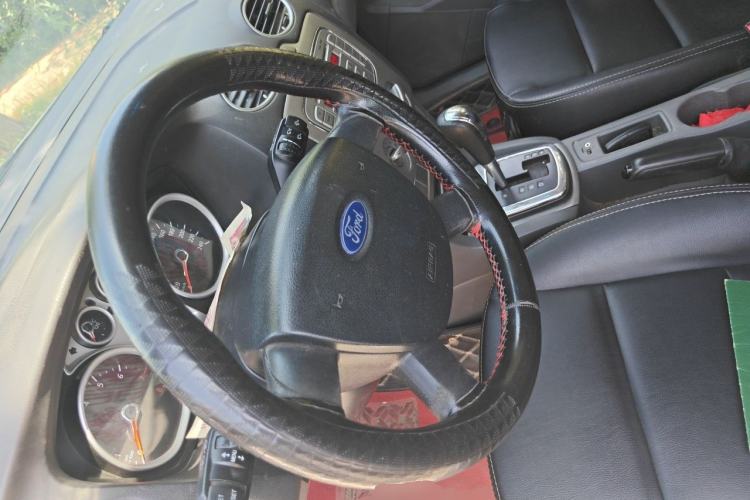 Used Ford Focus 2013 Hatchback Classic 1.8L Automatic Base Model Steering Wheel