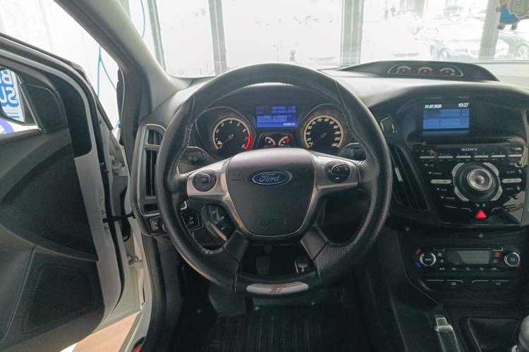 Used Ford Focus 2013 2.0T ST Standard Edition Steering Wheel
