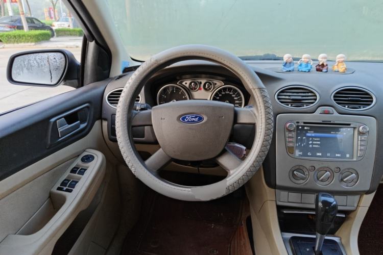 Used Ford Focus 2013 Sedan Classic 1.8L Automatic Base Model Steering Wheel