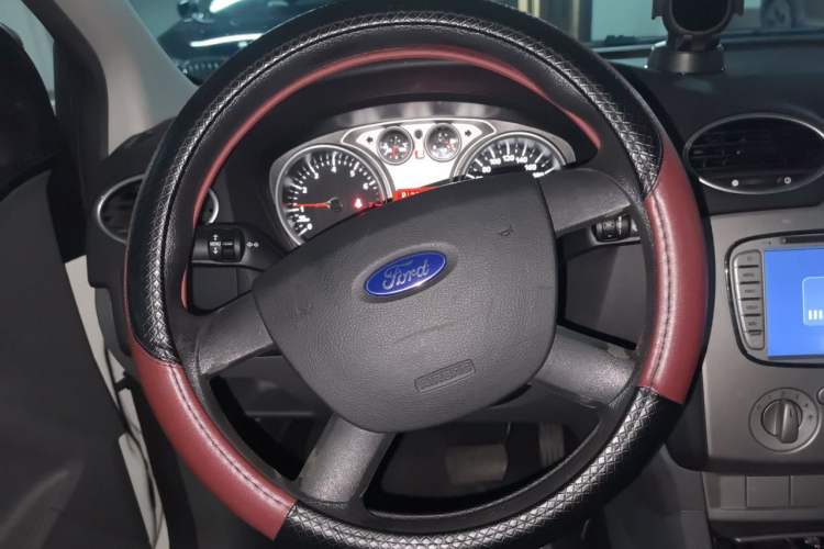 Used Ford Focus 2013 Hatchback Classic 1.8L Automatic Base Model Steering Wheel