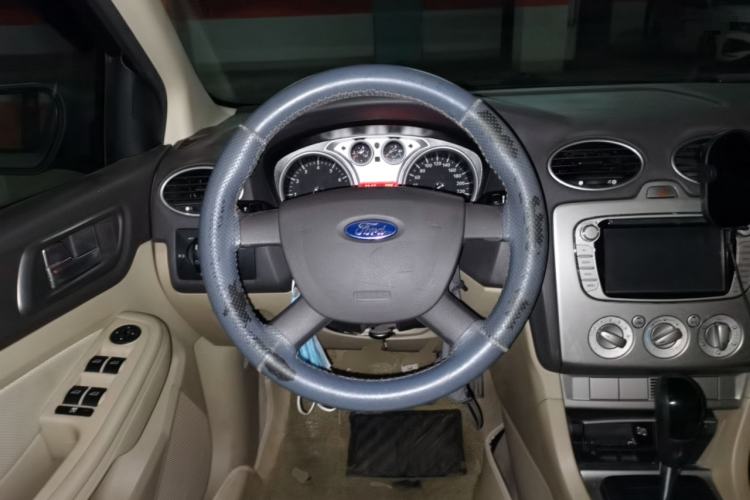 Used Ford Focus 2013 Sedan Classic 1.8L Automatic Base Model Steering Wheel