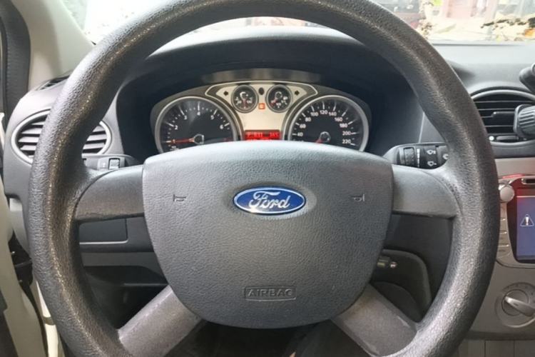 Used Ford Focus 2013 Hatchback Classic 1.8L Automatic Base Model Steering Wheel