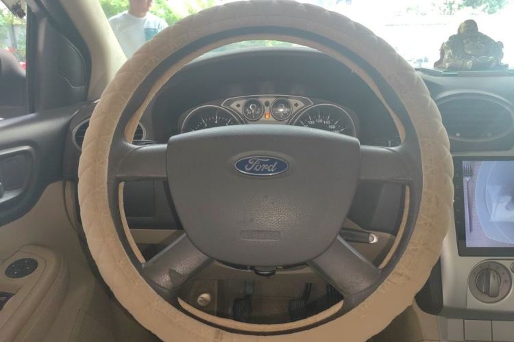 Used Ford Focus 2013 Sedan Classic 1.8L Manual Base Model Steering Wheel